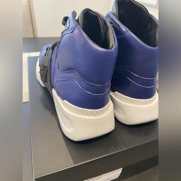 Versace Men’s Two Tones Leather Medusa High Top Sneakers - Picture 9 of 9